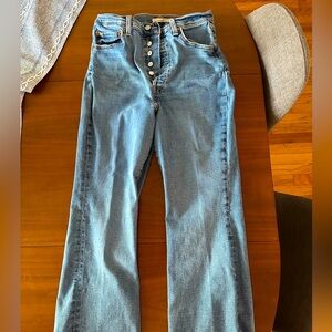 COPY - Levi’s Ribcage Bootleg jeans size 31